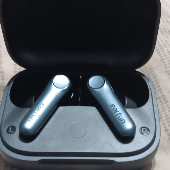 Earfun Air Pro 4 earbuds